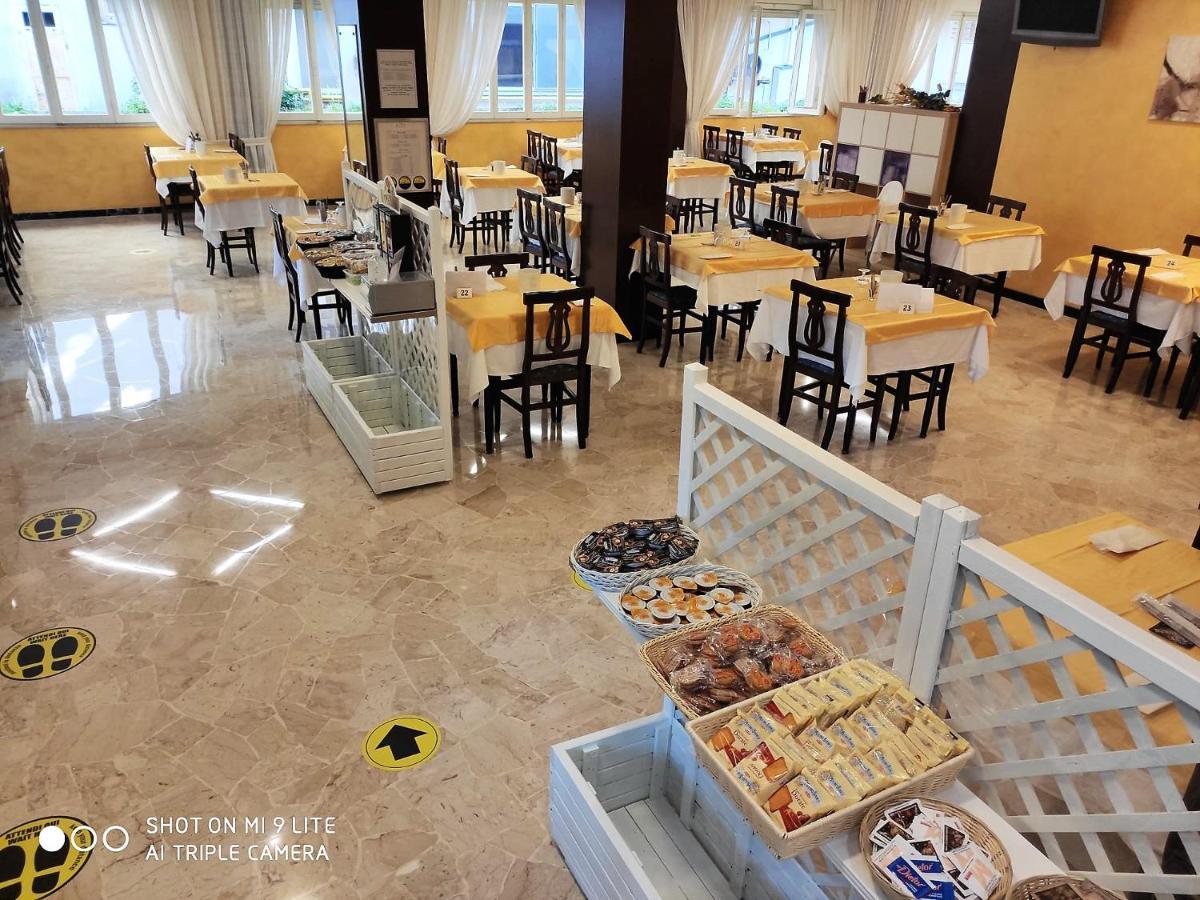 Mantovani Hotel Mariu Rimini Exteriör bild