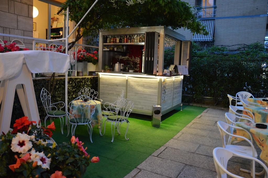 Mantovani Hotel Mariu Rimini Exteriör bild