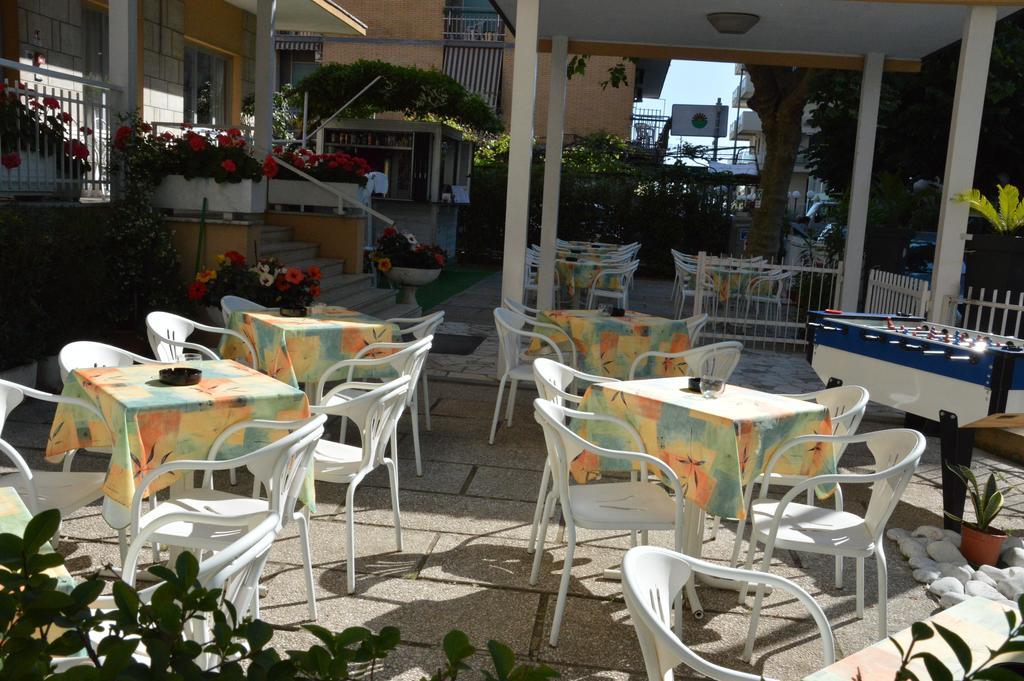Mantovani Hotel Mariu Rimini Exteriör bild