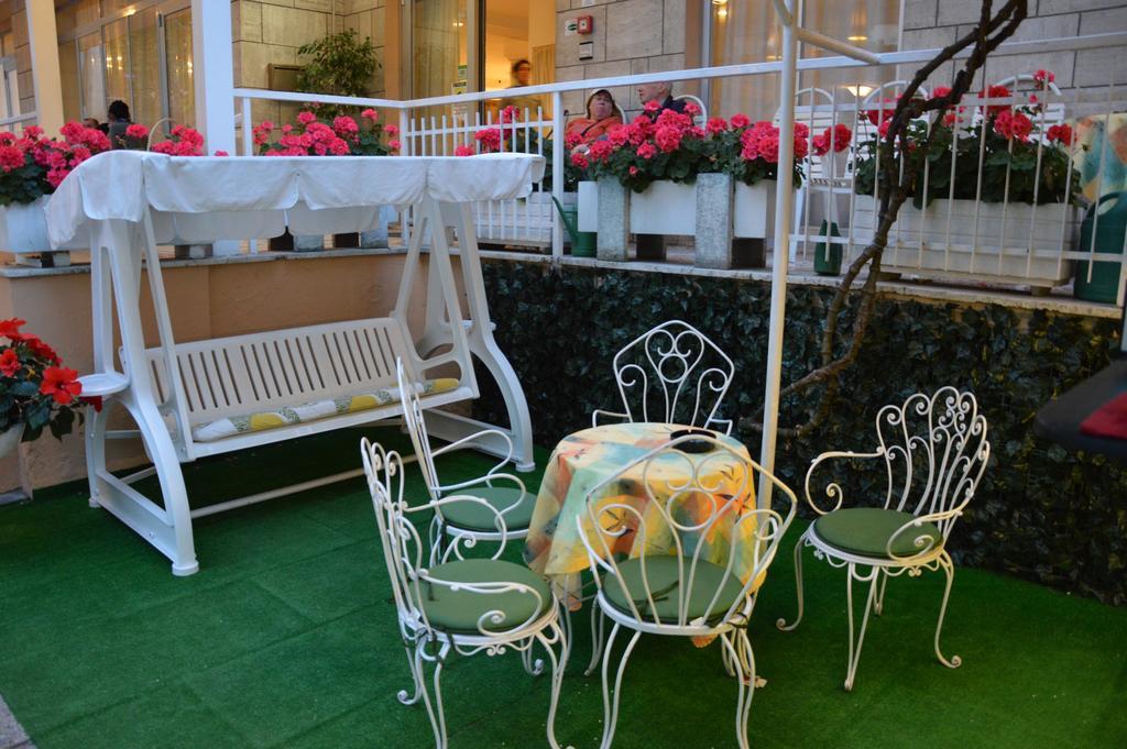 Mantovani Hotel Mariu Rimini Exteriör bild
